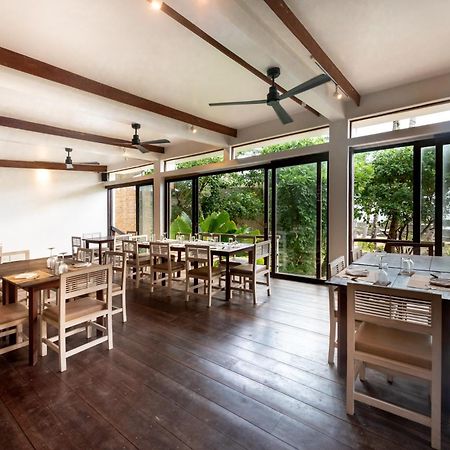 L'Osteria Luxe Beachfront B&B General Luna  Exterior foto